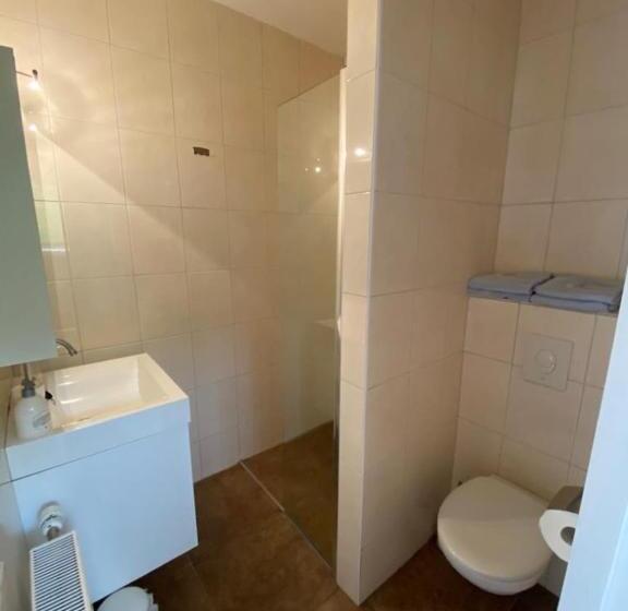 חדר סטנדרט לארבעה, La Perchade