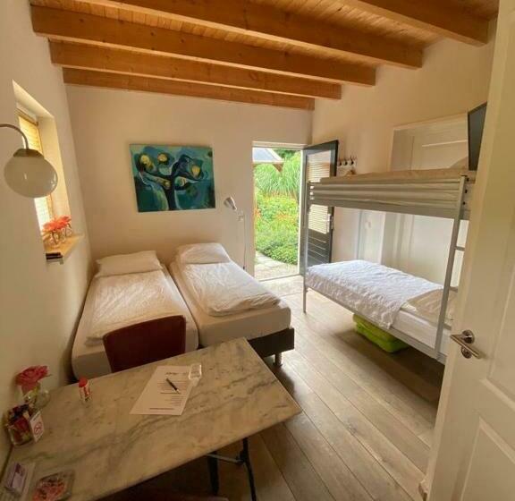 חדר סטנדרט לארבעה, La Perchade