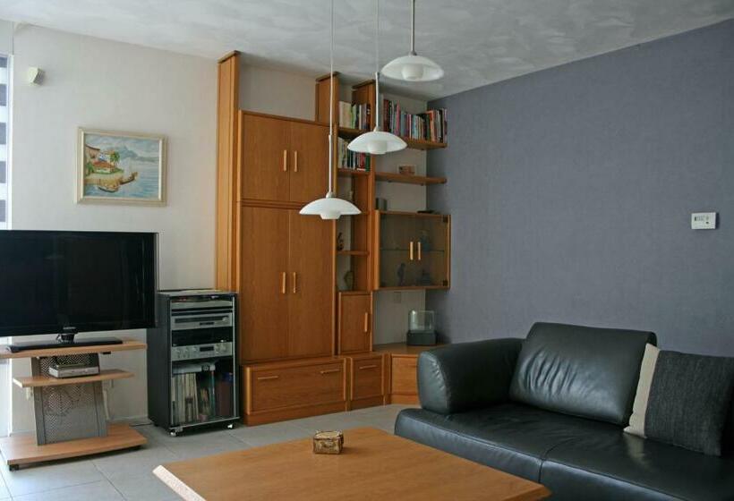 Апартаменты 1 Спальня Нижний Этаж, Bed & Breakfast Vanagt