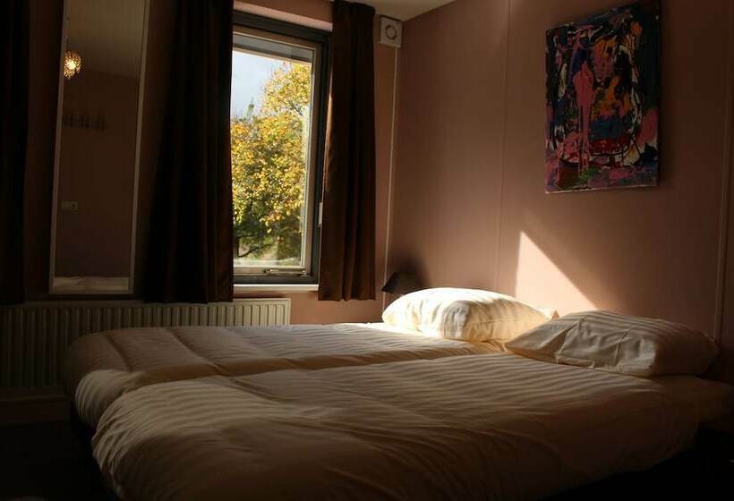 共用浴室的经济型房间, De Elderschans