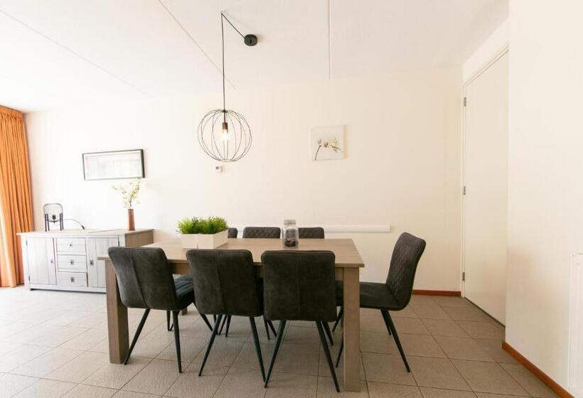 Дом 4 Спальни, Horsetellerie Rheezerveen