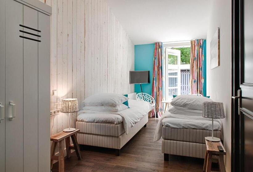 이코노미 룸, Zoomers Aan Het Bos