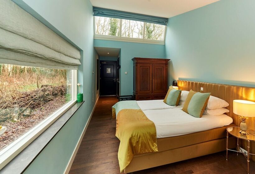 Quarto Superior, Zoomers Aan Het Bos