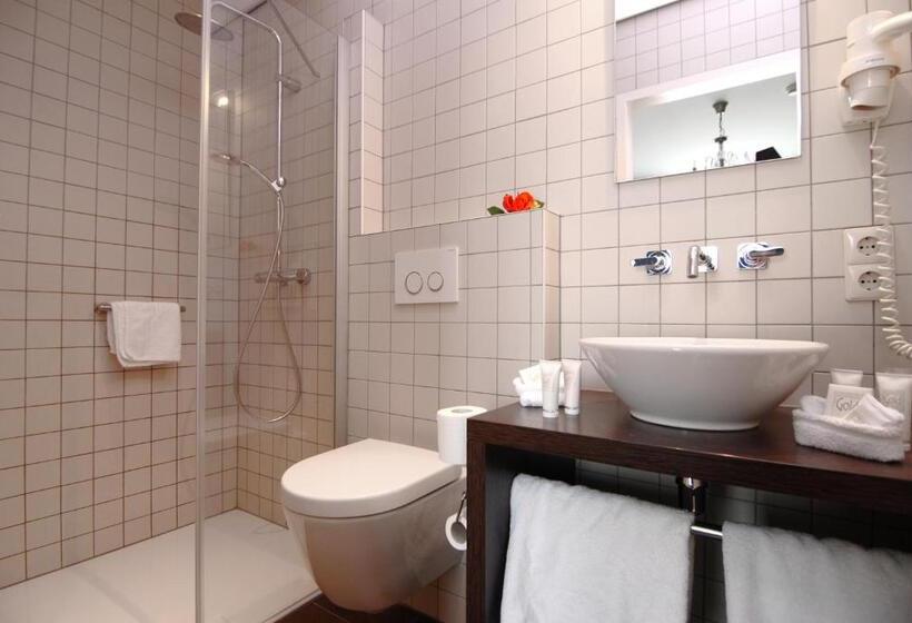 غرفة قياسية مزوَّدة بشُرفة, Inkelshoes