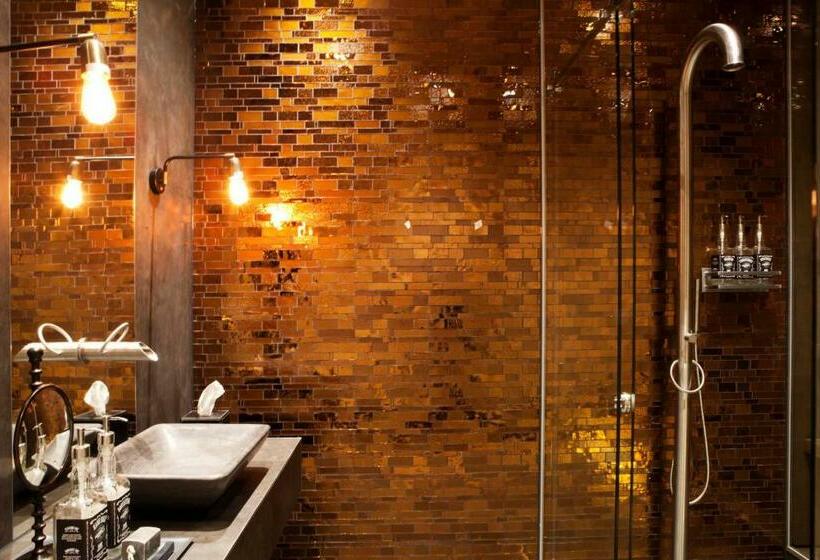 اتاق استاندارد, Manzo's Suites