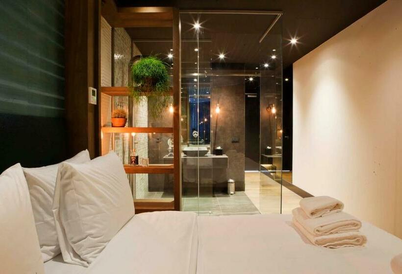 豪华套房, Manzo's Suites