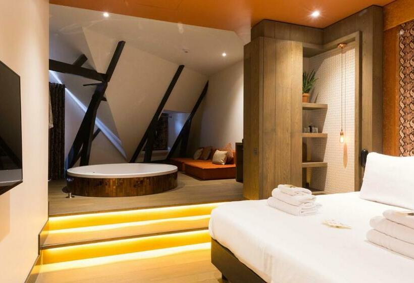 سوییت لوکس, Manzo's Suites