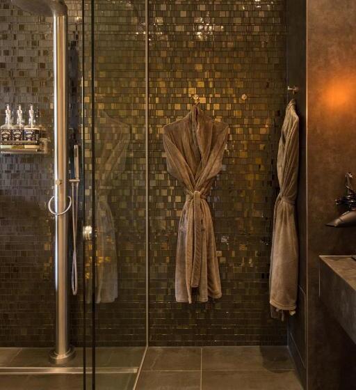 اتاق استاندارد, Manzo's Suites