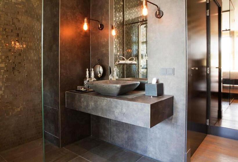 اتاق استاندارد, Manzo's Suites