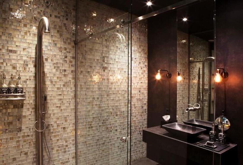 اتاق استاندارد, Manzo's Suites