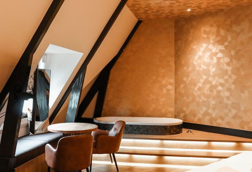 标准间, Manzo's Suites