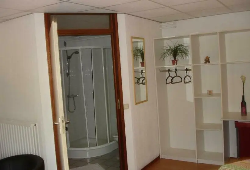 Standard Kolmen Hengen Huone, Motel Bungalow & Chaletpark De Brenkberg