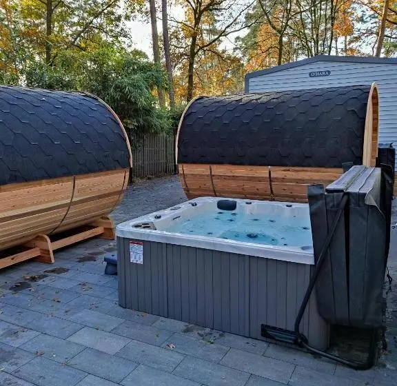 Deluxe-huone Poreallas, Motel Bungalow & Chaletpark De Brenkberg