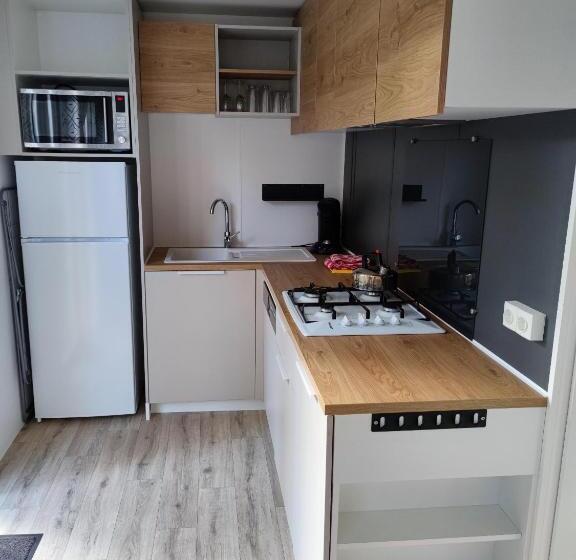 חדק דלוקס עם ג'קוזי, Motel  Bungalow & Chaletpark De Brenkberg