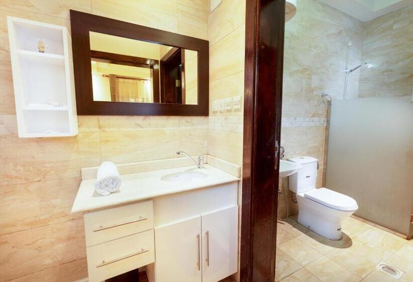 Апартаменты 3 Спальни, Gardens View