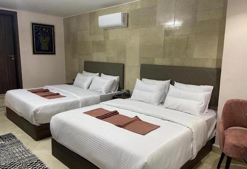 اتاق لوکس چهار تخته, Aziz Egypt Pyramids