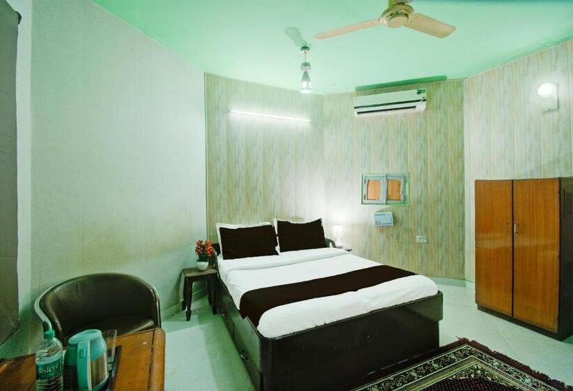 اتاق کلاسیک سه تخته, Oyo Airport