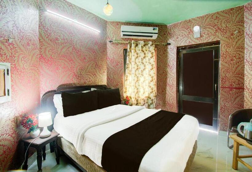 اتاق کلاسیک سه تخته, Oyo Airport