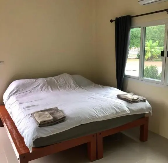 バルコニー付きスタンダードルーム, บ้านอยู่ดีโฮมสเตย์