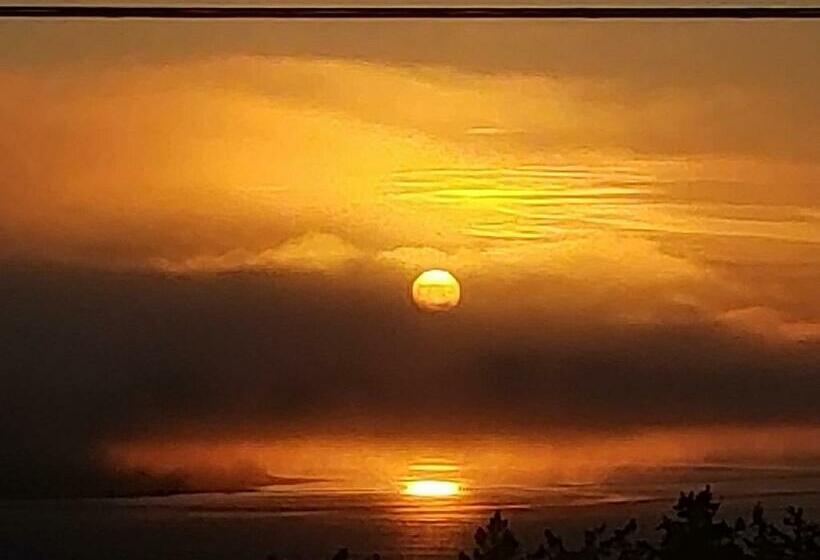 חדר סטנדרט נוף לים עם מרפסת, Above Tide Motel