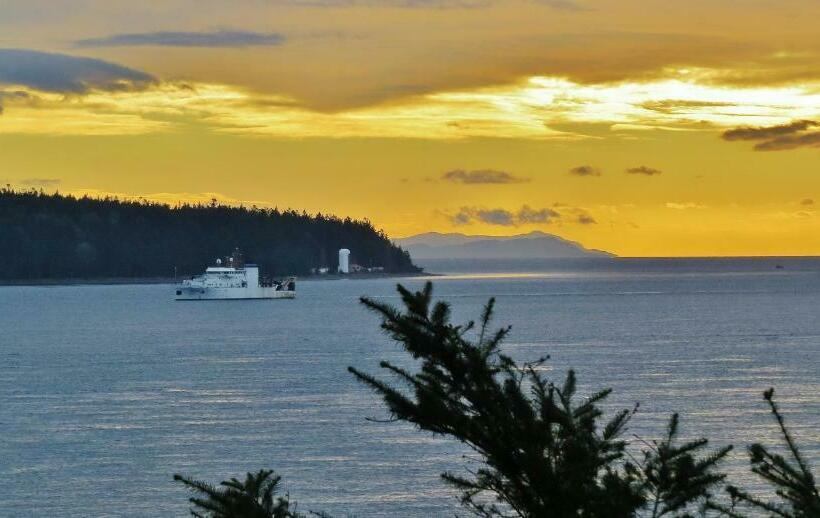 חדר סטנדרט נוף לים עם מרפסת, Above Tide Motel