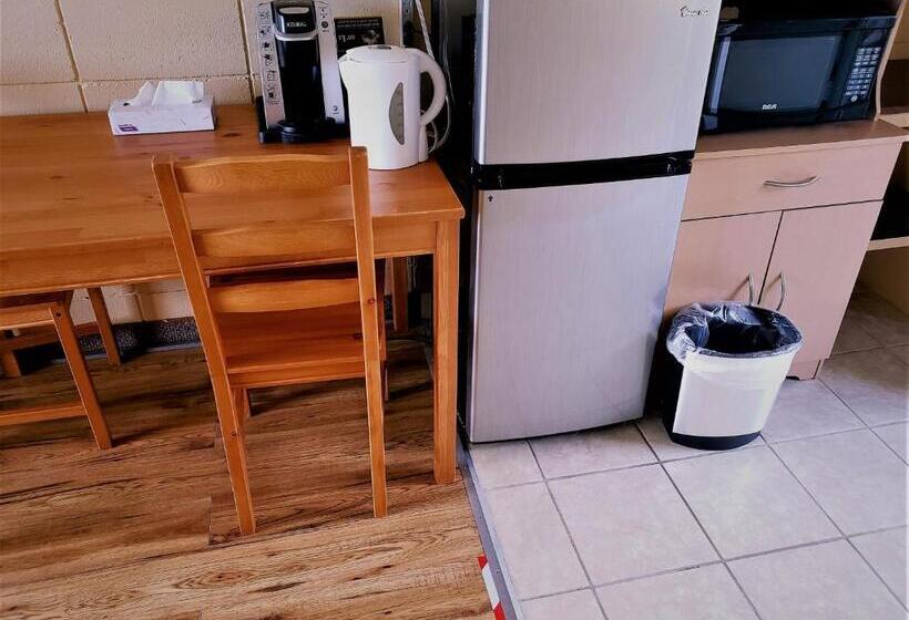 חדר סטנדרט נוף לים עם מרפסת, Above Tide Motel