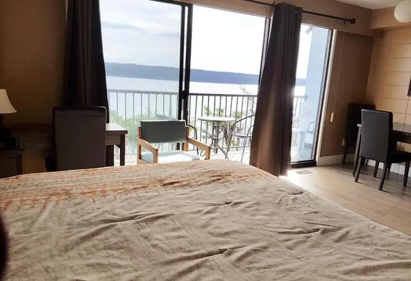 Suite Queen Bed, Above Tide Motel