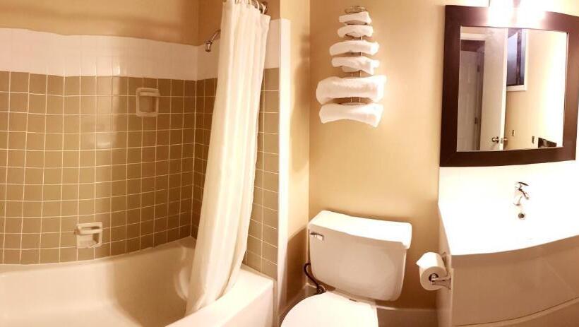 סוויטה עם מיטת קווין, Above Tide Motel