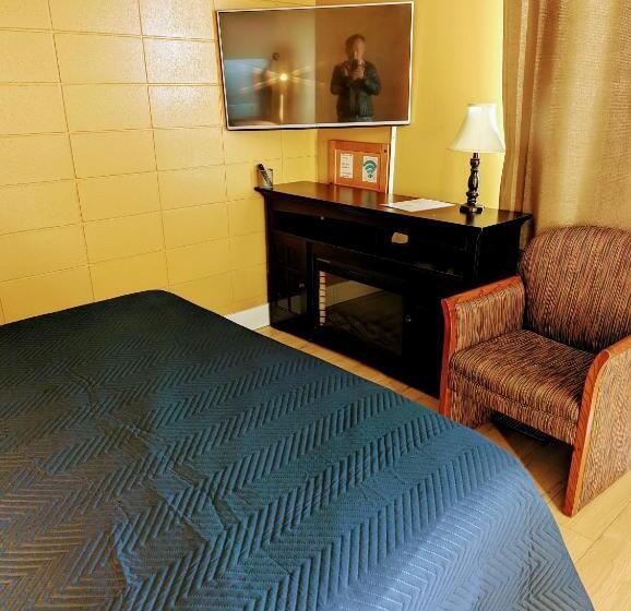 Suite Queen Bed, Above Tide Motel