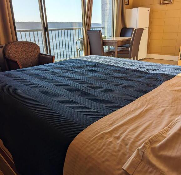 Suite Queen Bed, Above Tide Motel