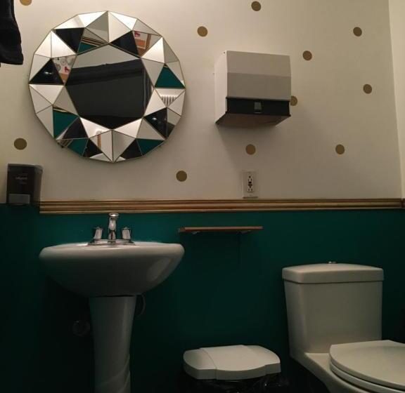 Номер Стандарт Четырехместный Совместный Санузел, Auberge Alternative