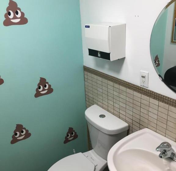 Номер Стандарт Четырехместный Совместный Санузел, Auberge Alternative