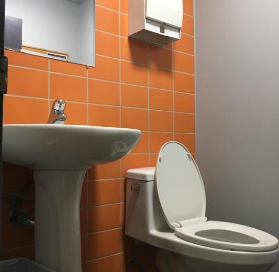 Номер Стандарт Четырехместный Совместный Санузел, Auberge Alternative