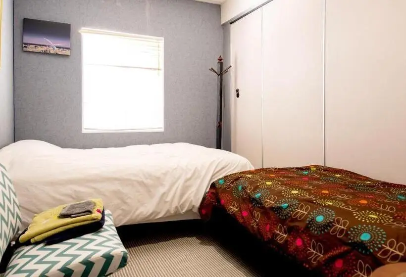 اتاق ساده سه‌ نفره, Auberge Internationale Espace Globetrotter