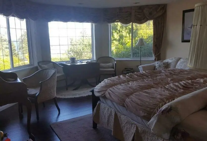 キングサイズベッドのスタンダードルーム, By The Sea Bnb Sidney Bc
