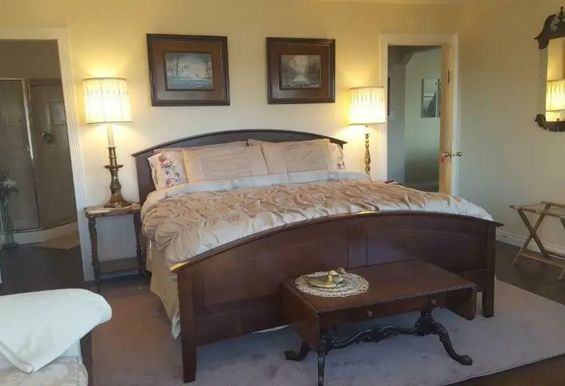 キングサイズベッドのスタンダードルーム, By The Sea Bnb Sidney Bc