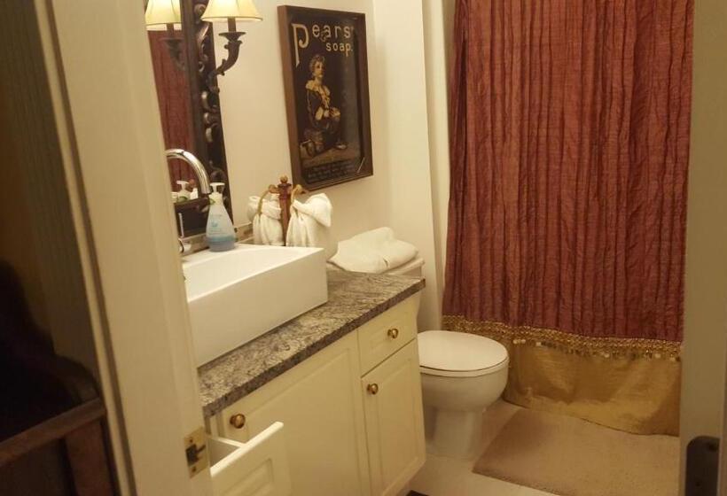 חדר סטנדרט, By The Sea Bnb Sidney Bc