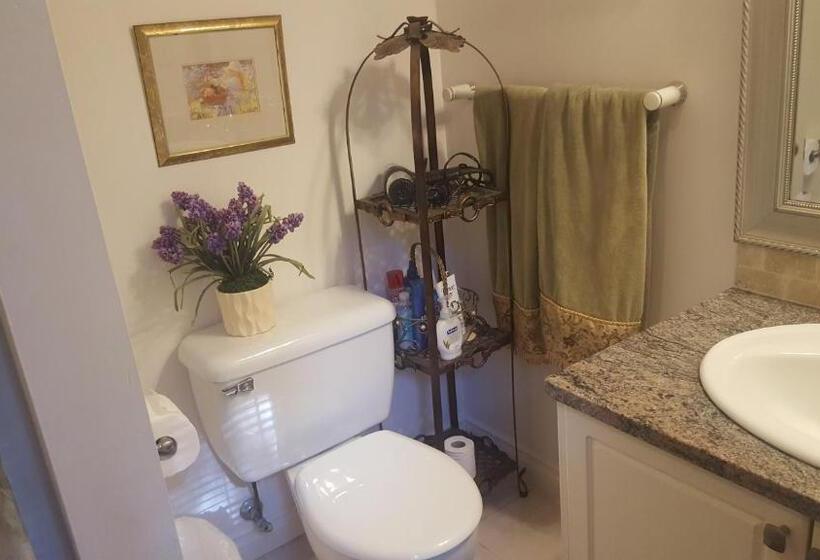 סוויטה, By The Sea Bnb Sidney Bc