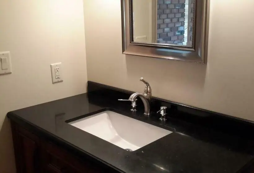 スイート, Casa Loma Bnb