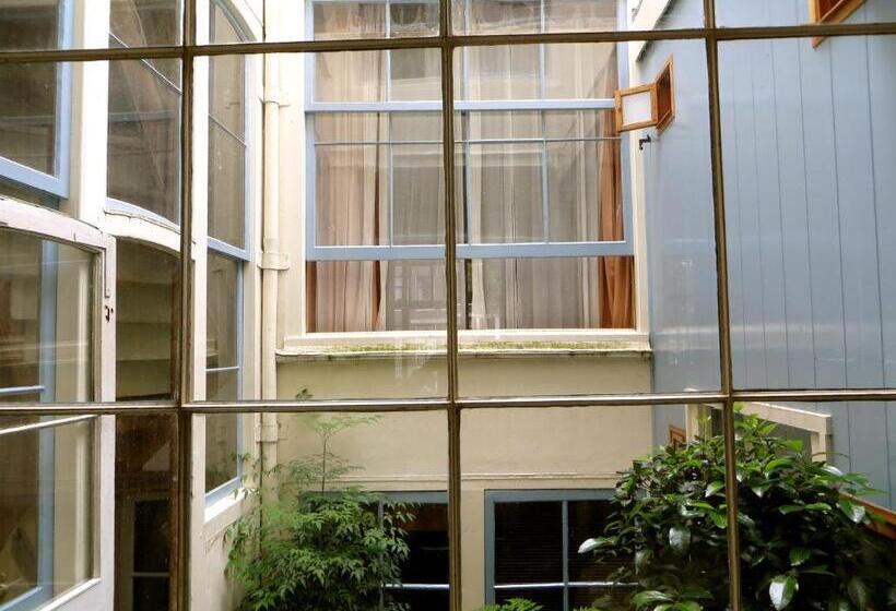 غرفة قياسية داخلية, Casa Luna