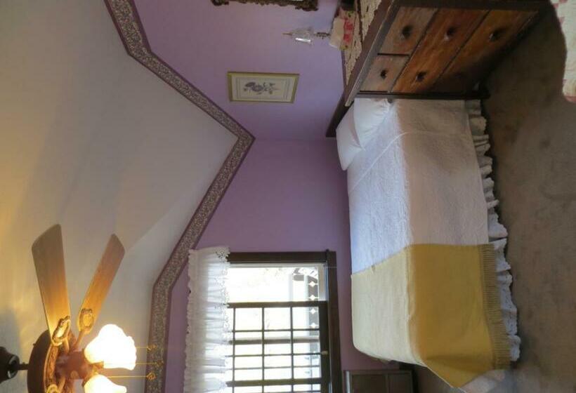 غرفه قياسيه سريرين مزدوجين, Northland Lodge