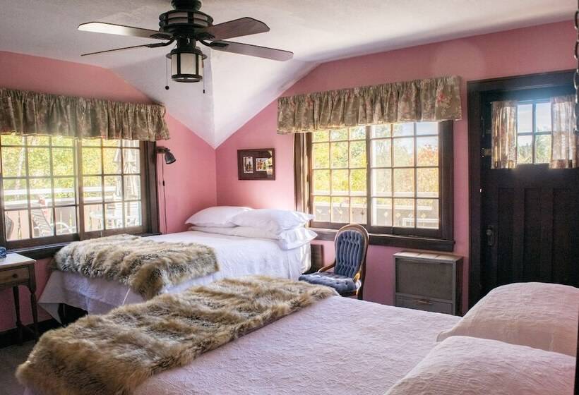 غرفه قياسيه سريرين مزدوجين, Northland Lodge