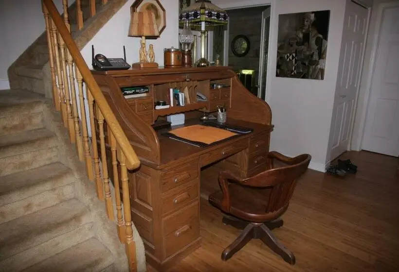اتاق استاندارد یک نفره, O Brien House