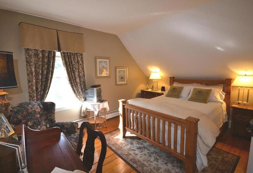 Standard room with outdoor bath, Briarwood Bed & Breakfast