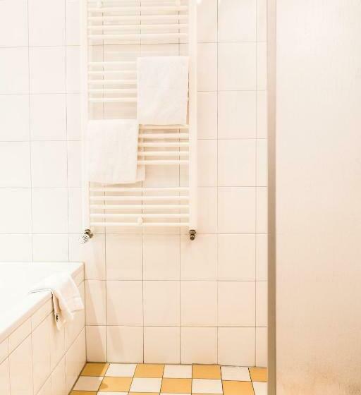 חדר דלוקס, Bakker