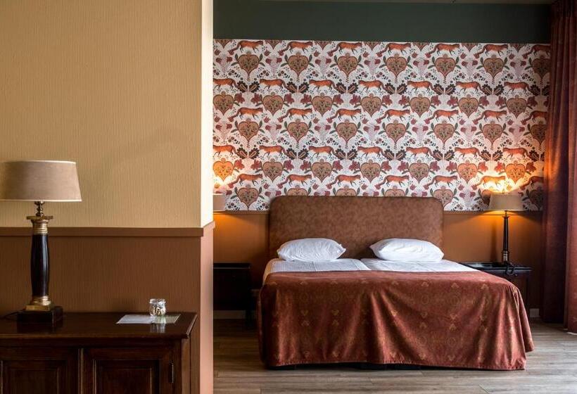 חדר משפחתי, Bakker