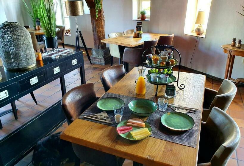 اتاق لوکس, Baron Frits