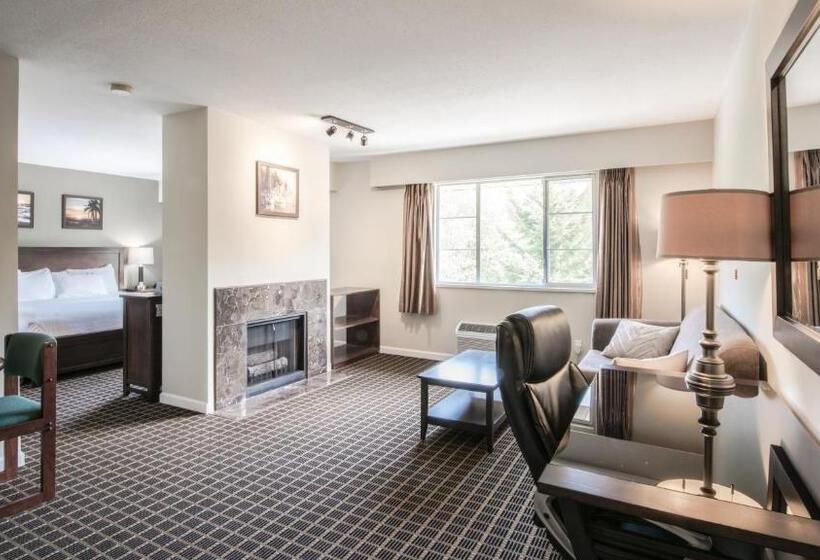 Deluxe Suite King Bed, Gibsons Garden