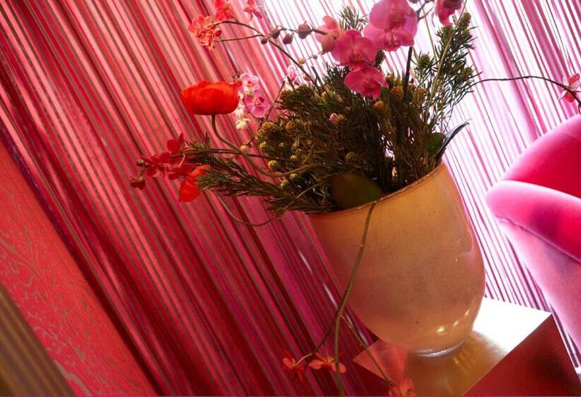 سوئیت با وان آب گرم, Heer Hugo