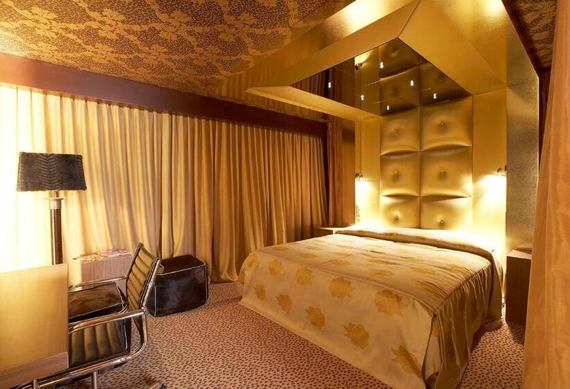 اتاق لوکس با تخت بزرگ, Heer Hugo